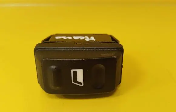 Citroen Xsara Picasso Electric window control switch 22681