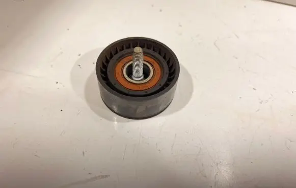 BMW 6 F06 Gran coupe Generator/alternator belt tensioner