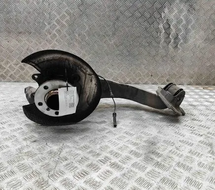 BMW 2 F44 Rear wheel hub 6898964