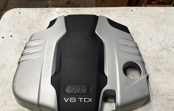 Audi Q7 4L Engine cover (trim) 4H0103925