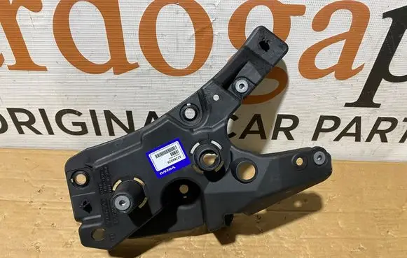 Volvo XC60 Fender mounting bracket 32288929