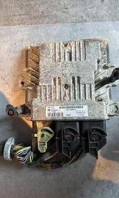 Ford C-MAX II Engine control unit/module AV6112A650YE S180133002E