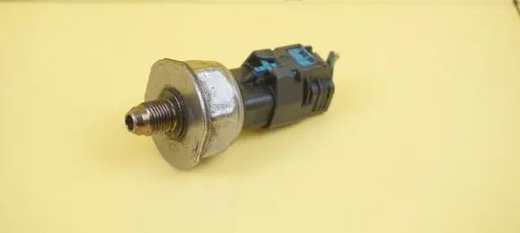 Nissan Qashqai Fuel pressure sensor 166393024R HRA2 28SP42