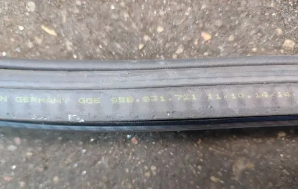 Porsche Macan (95B) Front door rubber seal 95B831721