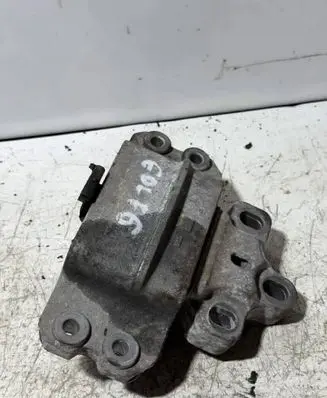 Volkswagen Golf VI Engine mount bracket 1K0199555