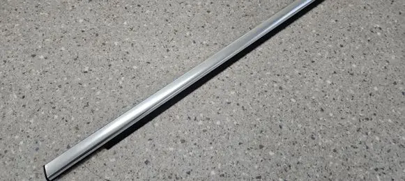 Mercedes-Benz GL X164 Front door glass trim molding A1646907380 1646907380