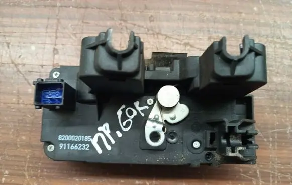 Renault Trafic II (X83) Sliding door lock 8200020185