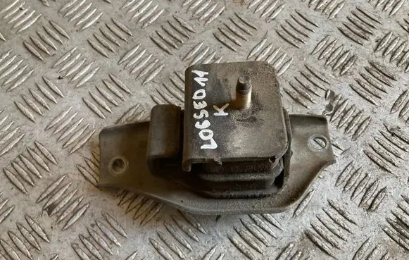 Subaru Legacy Engine mount bracket