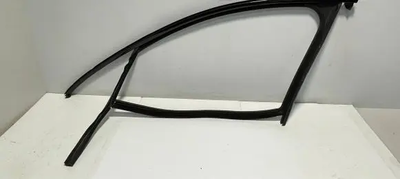 Porsche Macan (95B) Front door glass trim molding 95B837431 28117 95B853985A