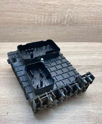 Volkswagen Touran I Fuse module 1K0937124K 122468920