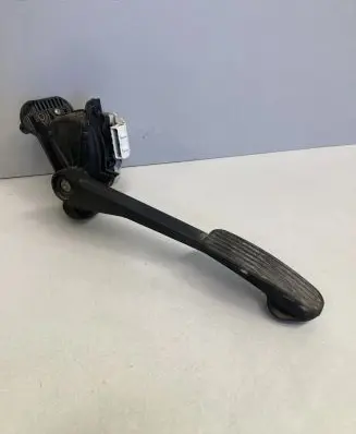 Volvo V70 Accelerator throttle pedal 30683516