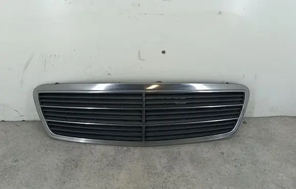 Mercedes-Benz C W203 Front grill A2038800483
