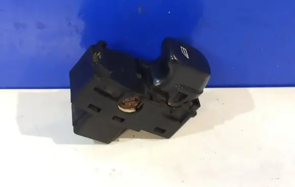 Volvo V70 Electric window control switch 8685288