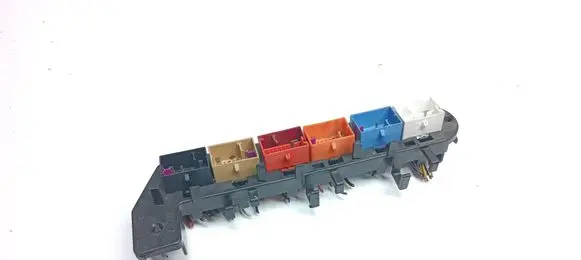 Volkswagen PASSAT B5 Fuse module 8D1937545B