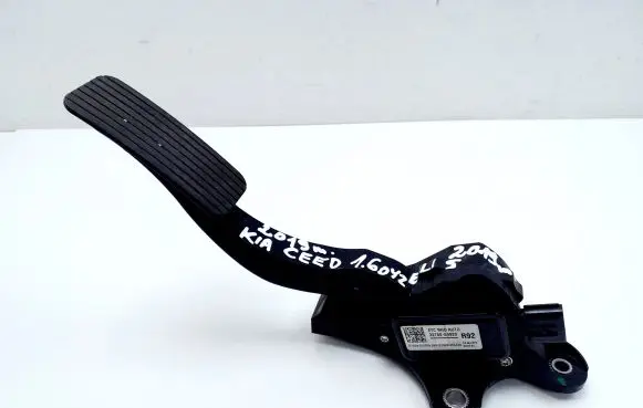 KIA Ceed Accelerator throttle pedal 32700G4920