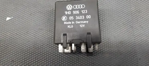 Volkswagen Golf III Glow plug pre-heat relay 1H0906123