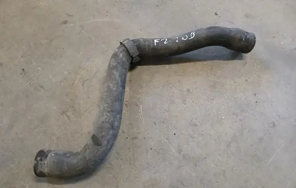 Engine coolant pipe/hose