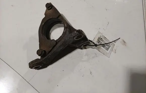 Nissan Qashqai Engine mounting bracket 
