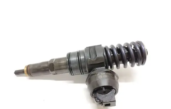 Skoda Octavia Mk2 (1Z) Fuel injector 0414720215 PDB016 038130073AG