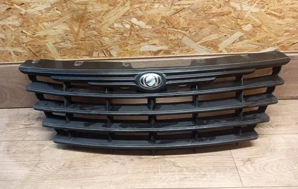 Chrysler Voyager Front bumper upper radiator grill 04857802