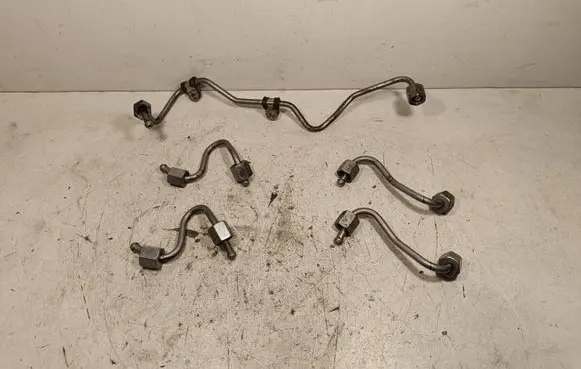 Mercedes-Benz CLA C117 X117 W117 Fuel injector supply line/pipe 