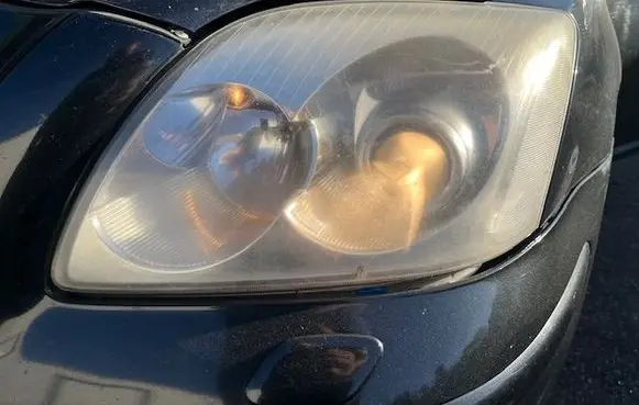 Toyota Avensis Verso Headlight/headlamp 