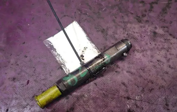 Opel Vectra C Fuel injector 