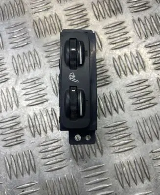 Toyota Avensis T250 Seat heating switch 453417