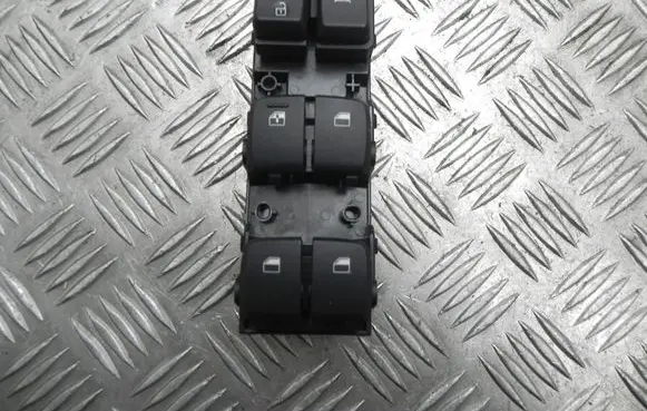 Hyundai Kona I Electric window control switch 93570J9100