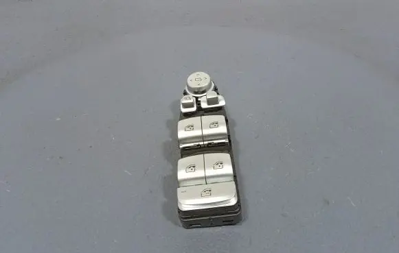BMW X3 E83 Electric window control switch 6847099