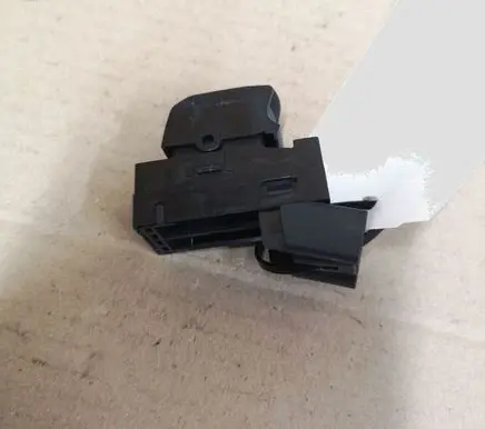 Suzuki Grand Vitara II Electric window control switch 62J002985T