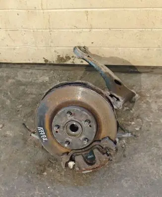 Front wheel hub