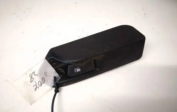 Toyota Auris 150 Fuel tank opening switch 