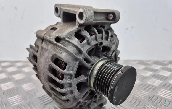 Mercedes-Benz C W204 Generator/alternator A0009067902 2617417A 213088795