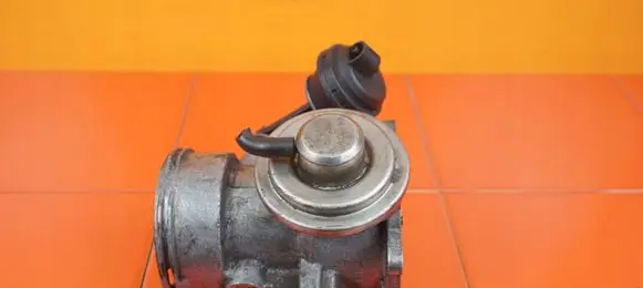 Volkswagen Touareg I EGR thermostat 070128070F BAC