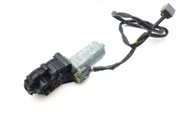 Volvo XC90 Seat adjustment motor 30675175 1148 04W115