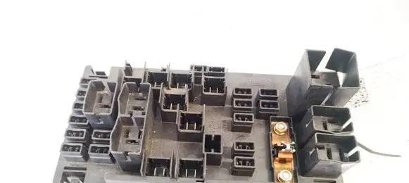 Subaru Legacy Fuse box set MB100200B