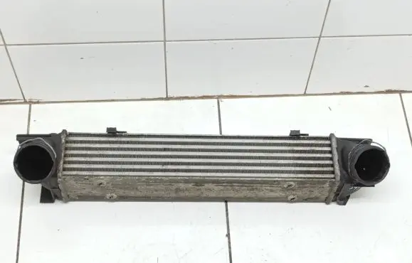 BMW 3 E90 E91 Intercooler radiator 3093796
