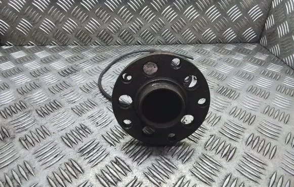 Volkswagen PASSAT B5.5 Rear wheel hub 3B0927807C