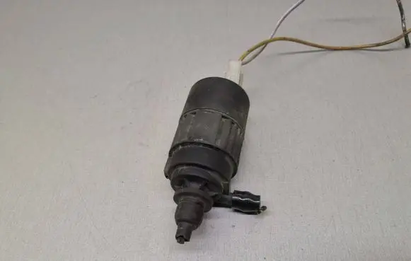 Mercedes-Benz Vito Viano W638 Windscreen/windshield washer pump