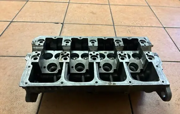 Volkswagen PASSAT B6 Engine head 038103373R