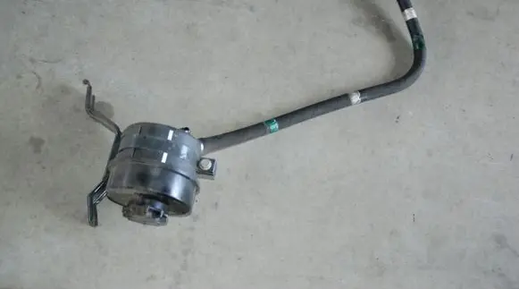 Iveco Daily 4th gen Power steering fluid tank/reservoir 130KM