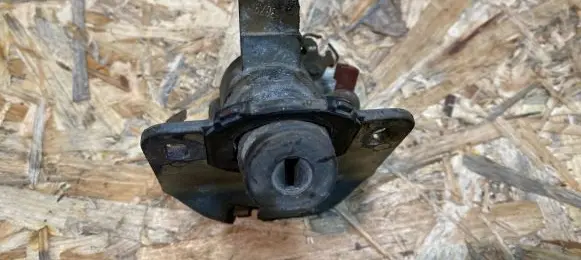 Lexus IS 200-300 Tailgate exterior lock 