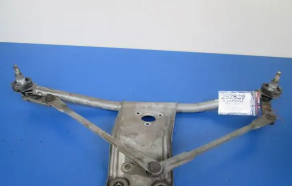 Mazda 121 SM Front wiper linkage and motor
