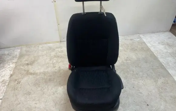 Volkswagen Golf IV Front driver seat 