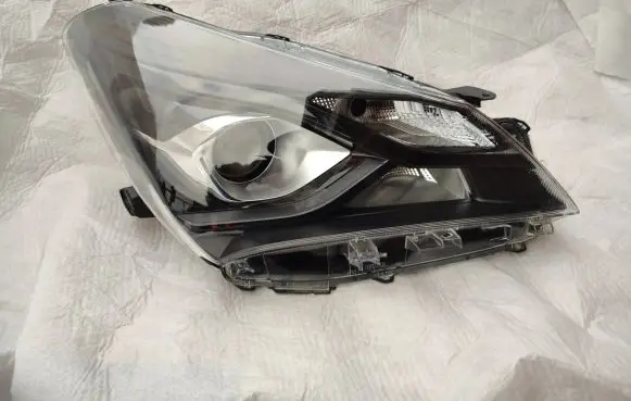 Toyota Yaris Headlight/headlamp