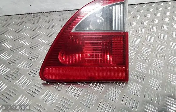 Tailgate rear/tail lights