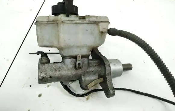 Volkswagen Jetta V Master brake cylinder