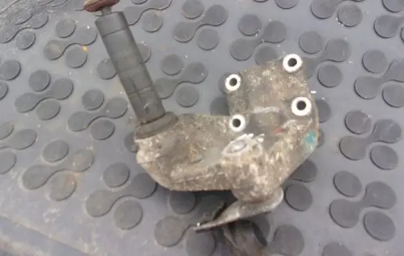 Mercedes-Benz S W126 Engine mounting bracket R1162235004