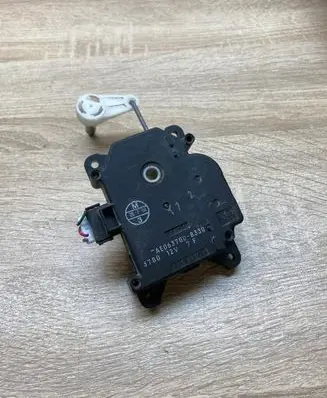 Toyota RAV 4 (XA20) Air flap motor/actuator 0637008330